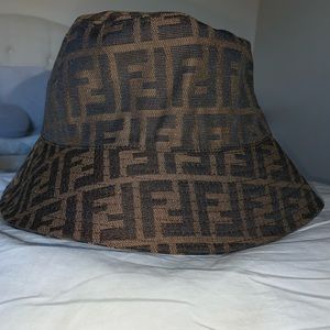 Fendi bucket hat size medium
